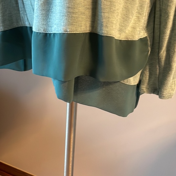 Bordeaux by Anthropologie rayon tunic top long sleeve 2 ply /chiffon hem green S - Picture 4 of 11